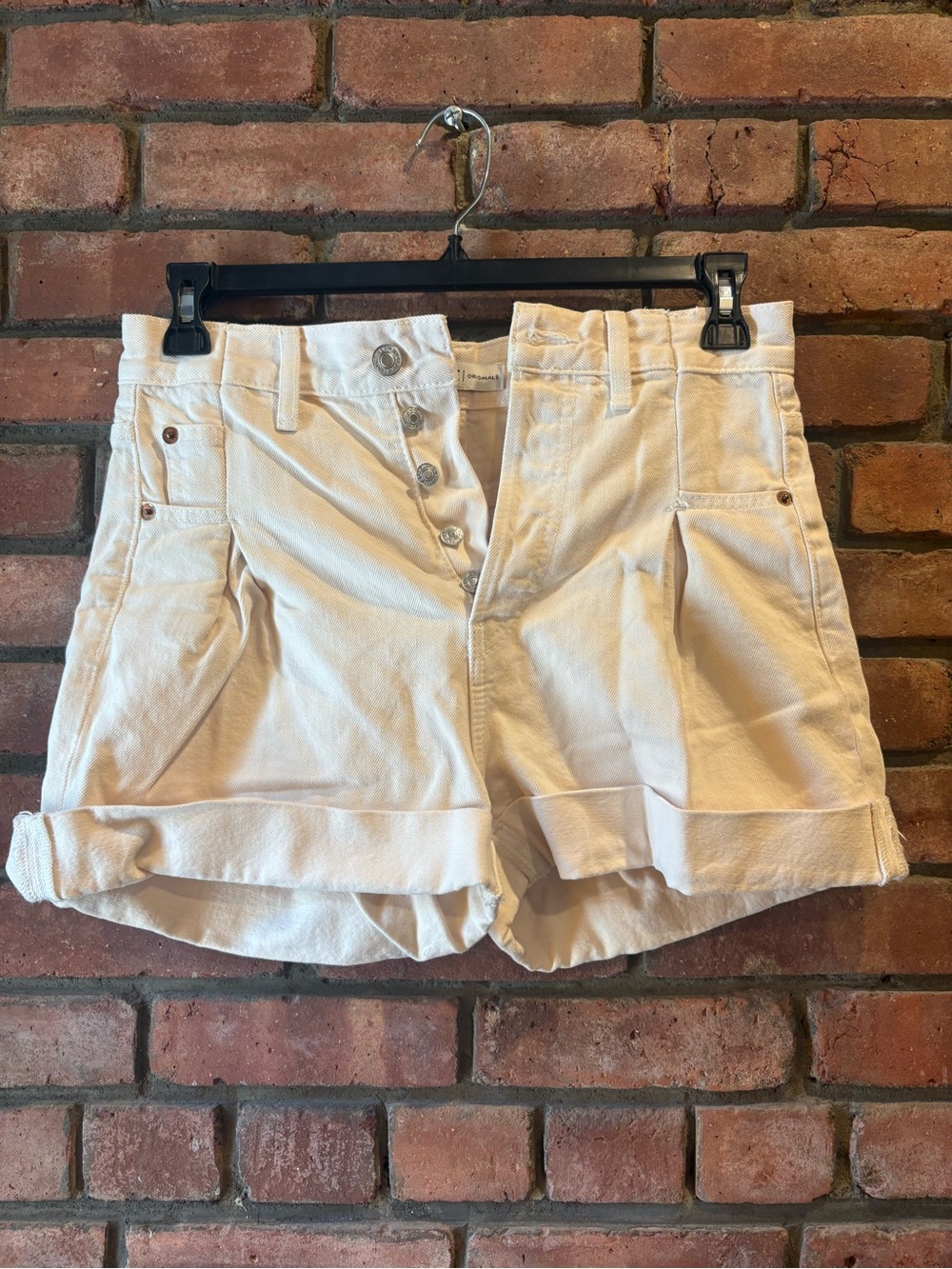 Re/Done Cream High-Waist Button-Front Shorts